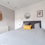 Lovely 2Br Flat 5 Mins To Tube, Fullham